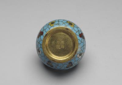 图片[3]-Candle stand from the set of five altar pieces with plum-blossom decoration in cloisonne enamels, Qing dynasty, Kangxi reign (1662-1722)-China Archive